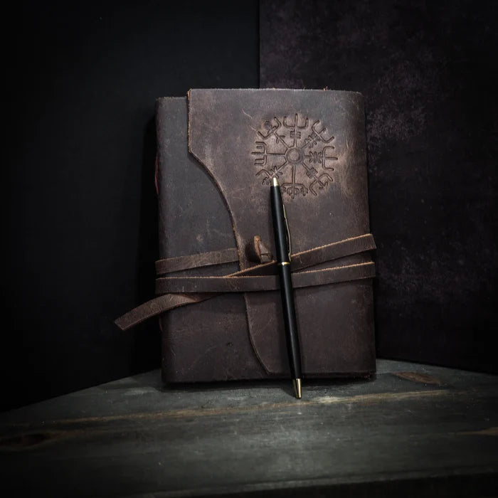 Läderbok med Vegvisir, 3 storlekar