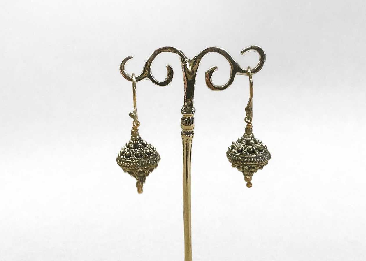 Display for earrings, brass