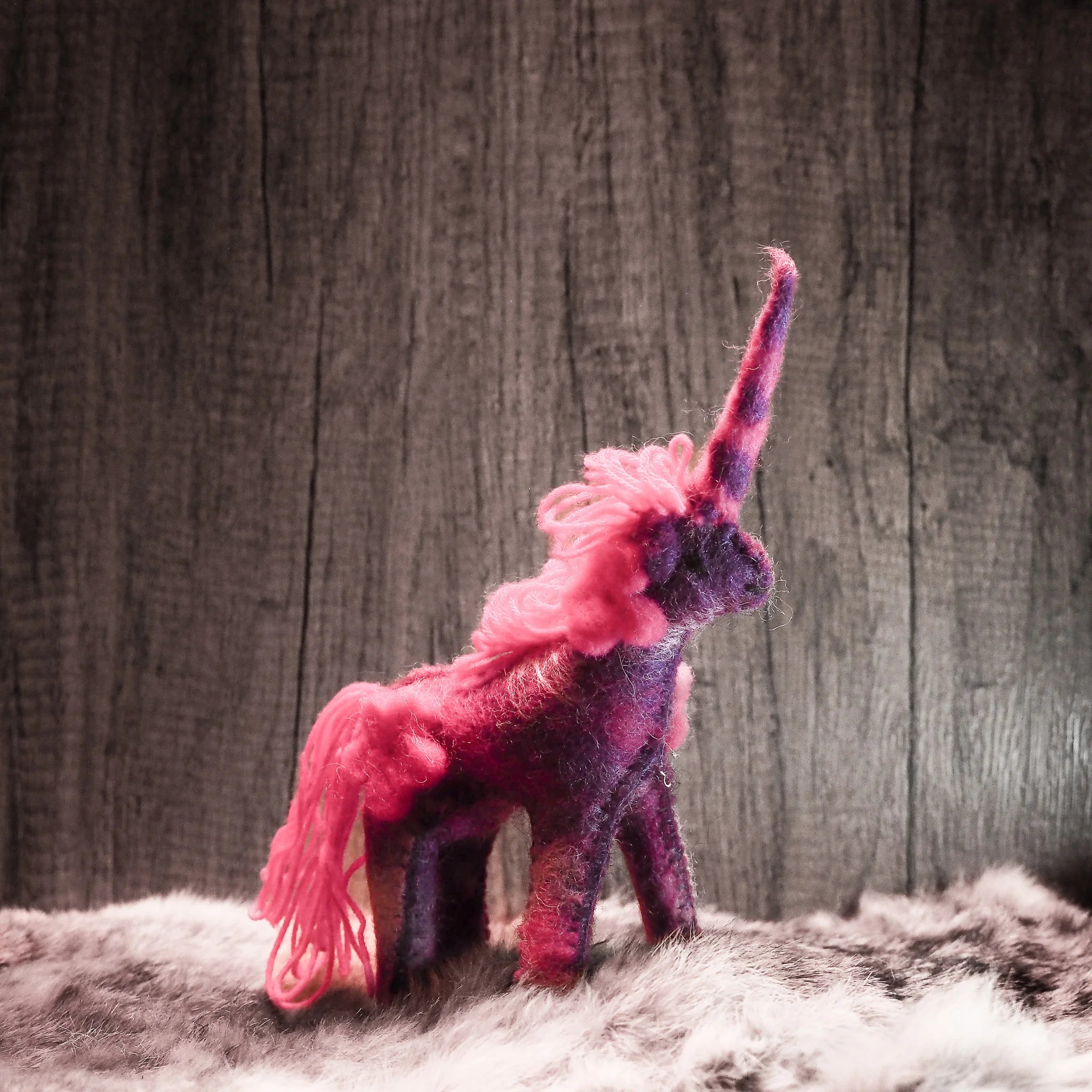 Purple unicorn, Tovad