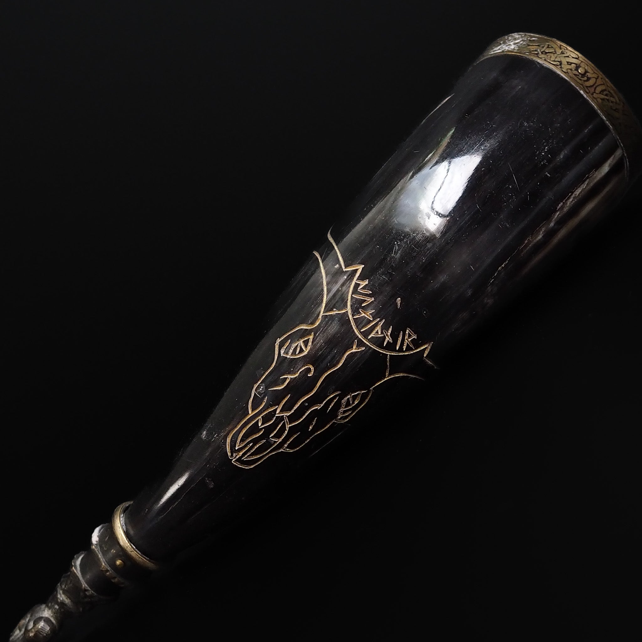 Drinking horn with raven and engraving approx. 250 ml