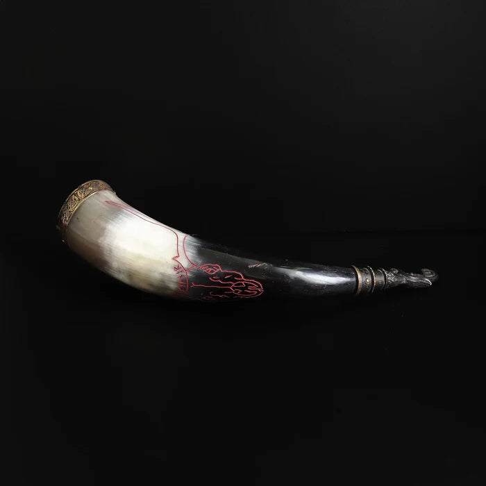 Drinking horn with raven and engraving approx. 250 ml