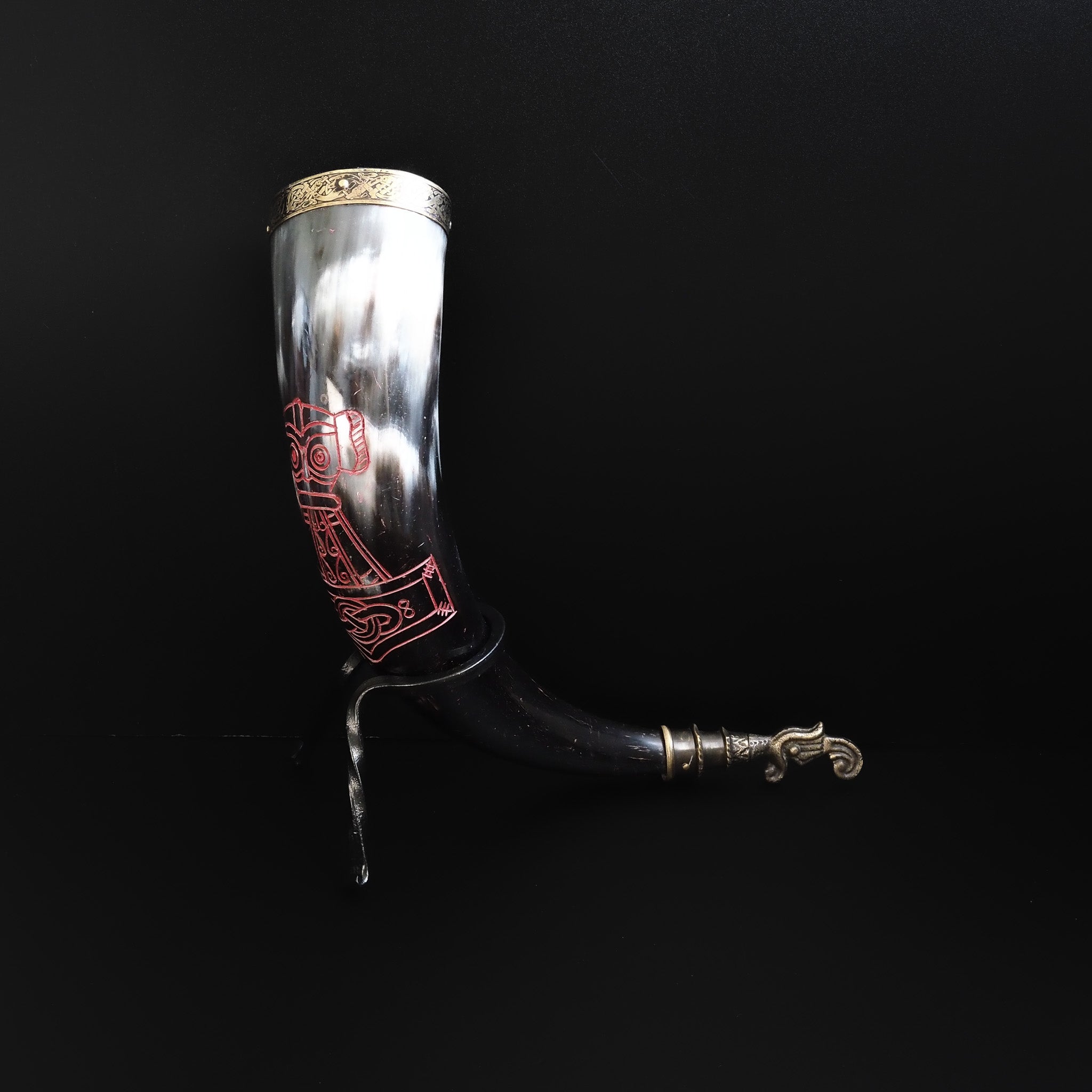 Drinking horn with raven and engraving approx. 250 ml
