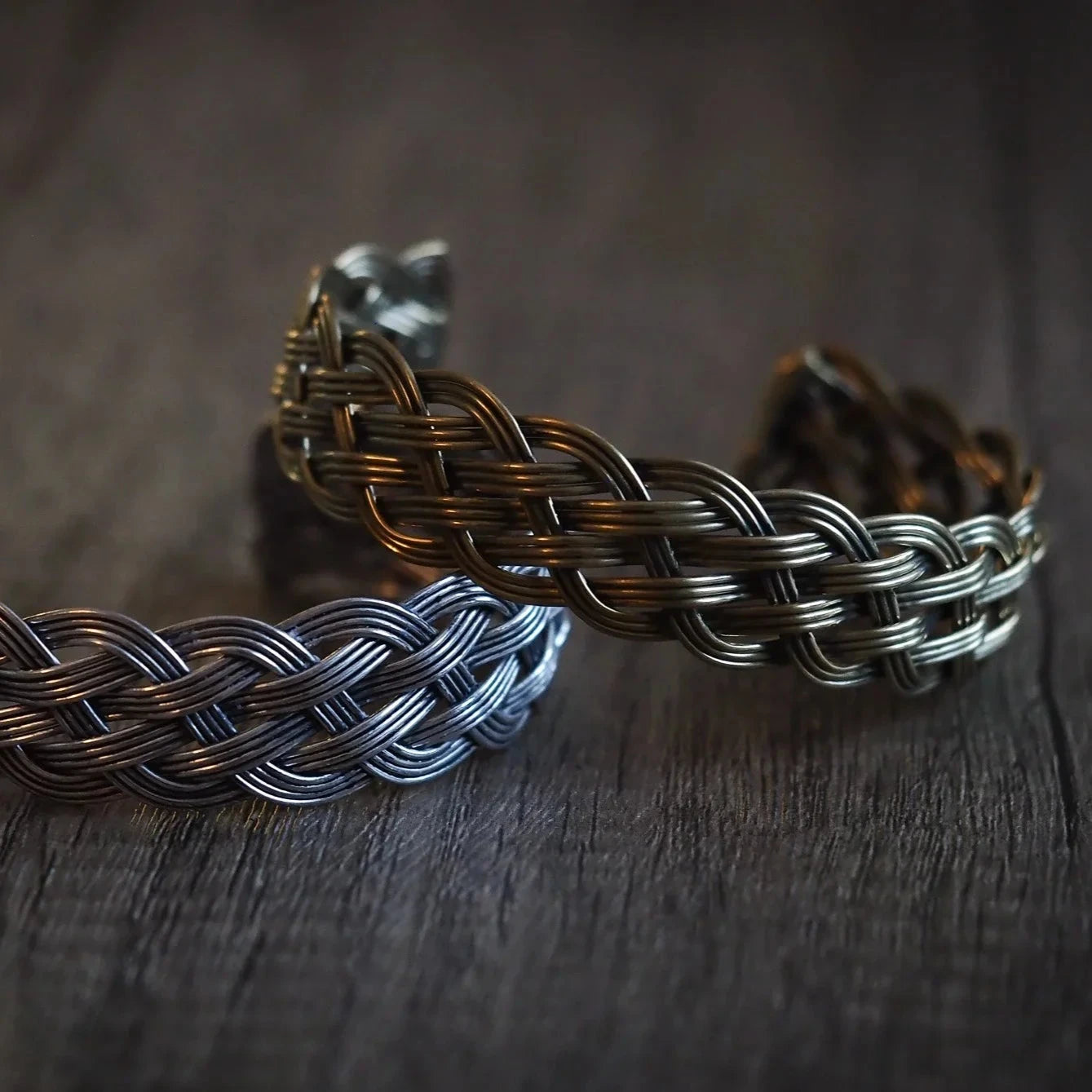 Flätat armband  i mässing.