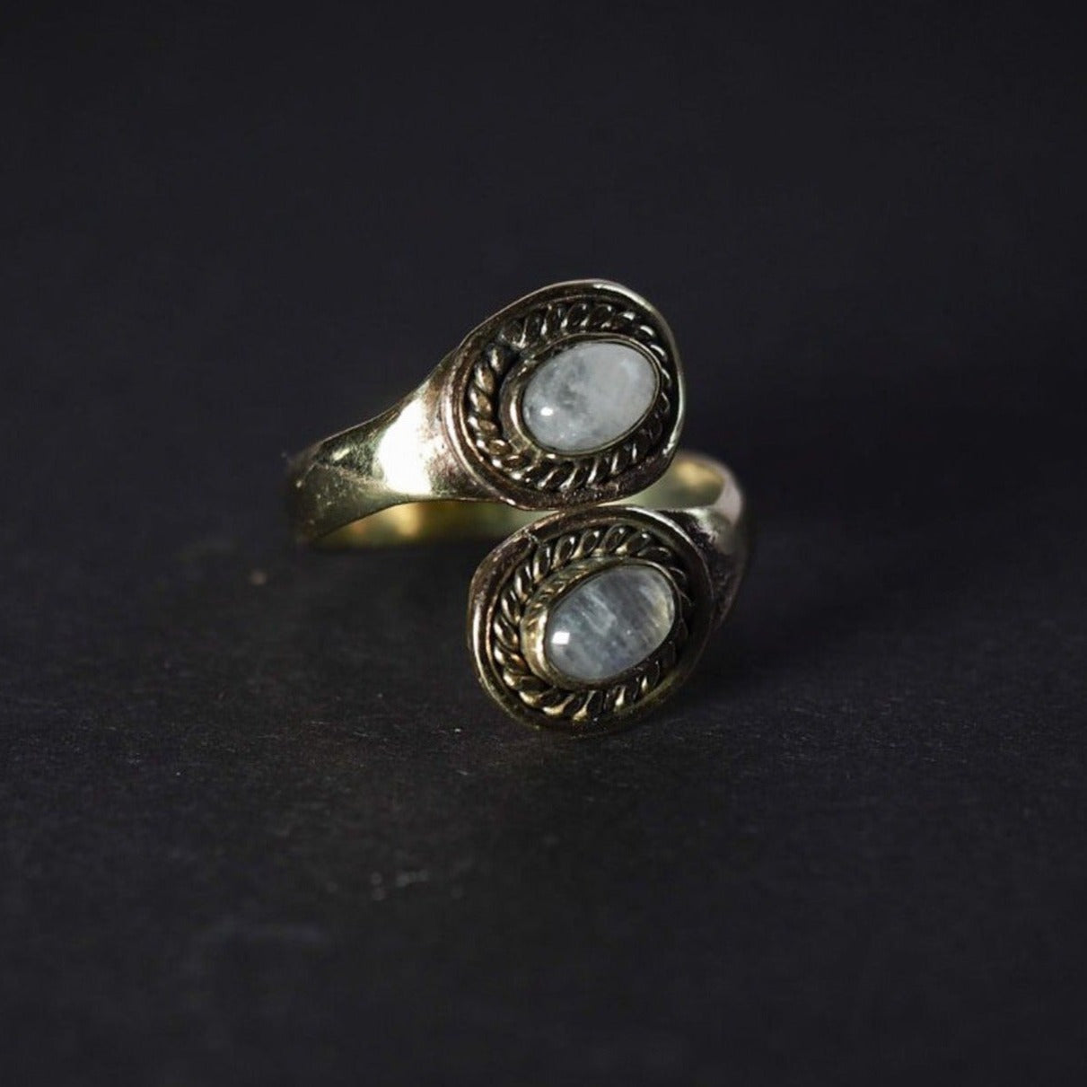 Ring med månsten