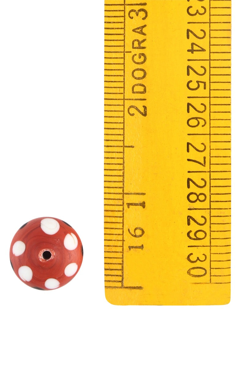 Röd glaspärla med prickar, 100 gram