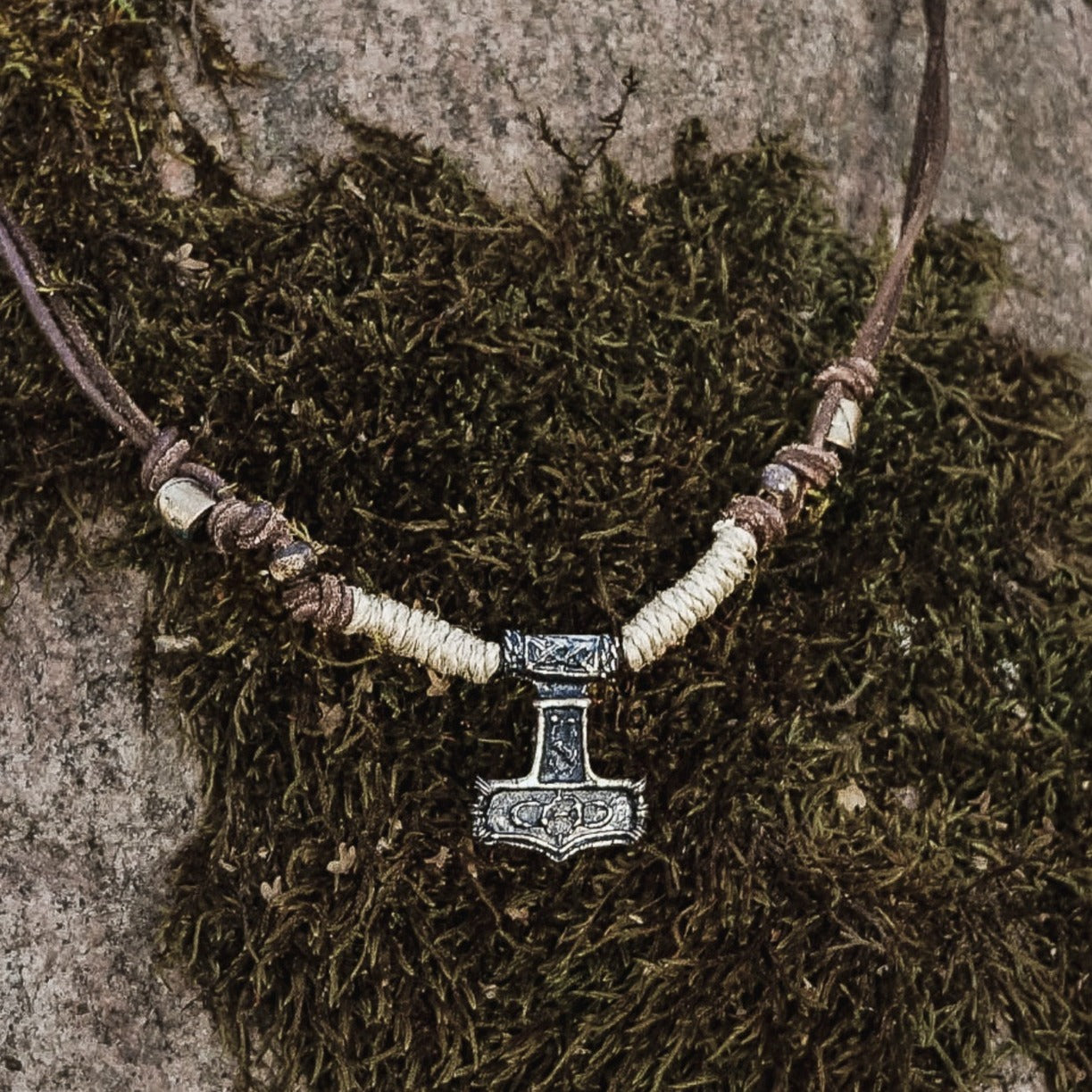 Halsband Mjölner Tenn