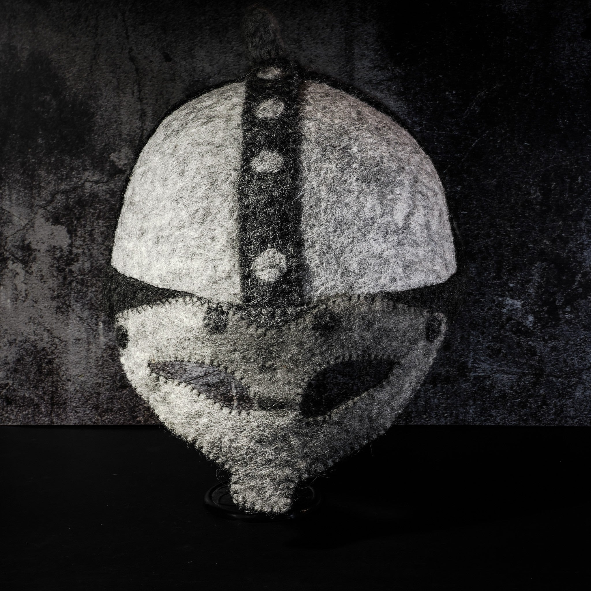 Vikinghjälm/vintermössa i tovad ull