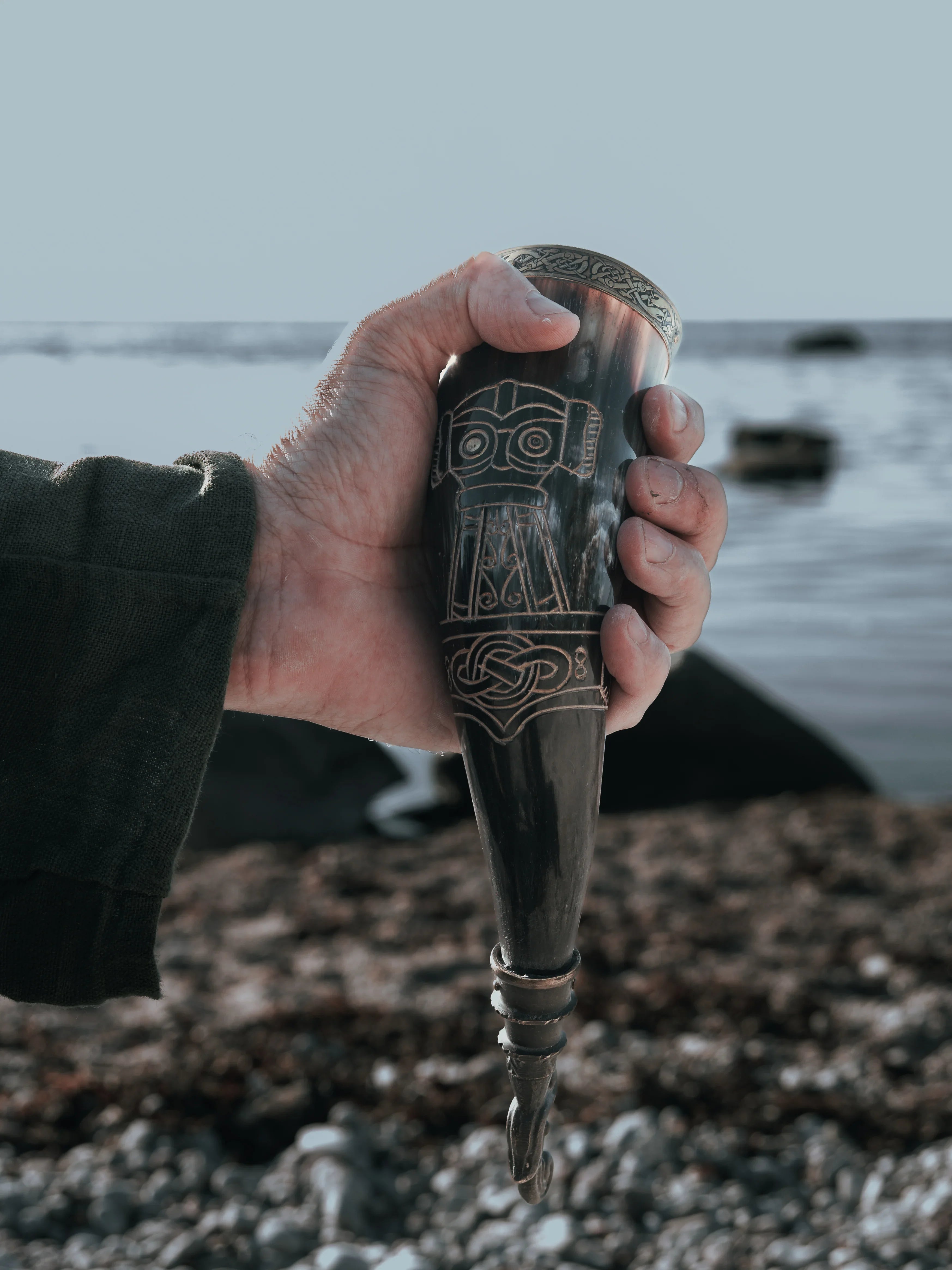 Drinking horn with raven and engraving. about 250 ml