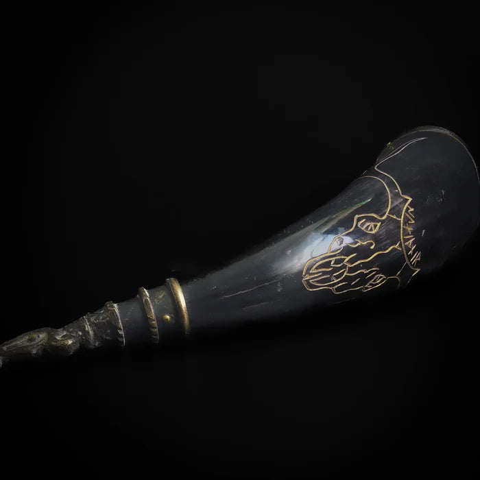 Drinking horn with raven and engraving. about 250 ml