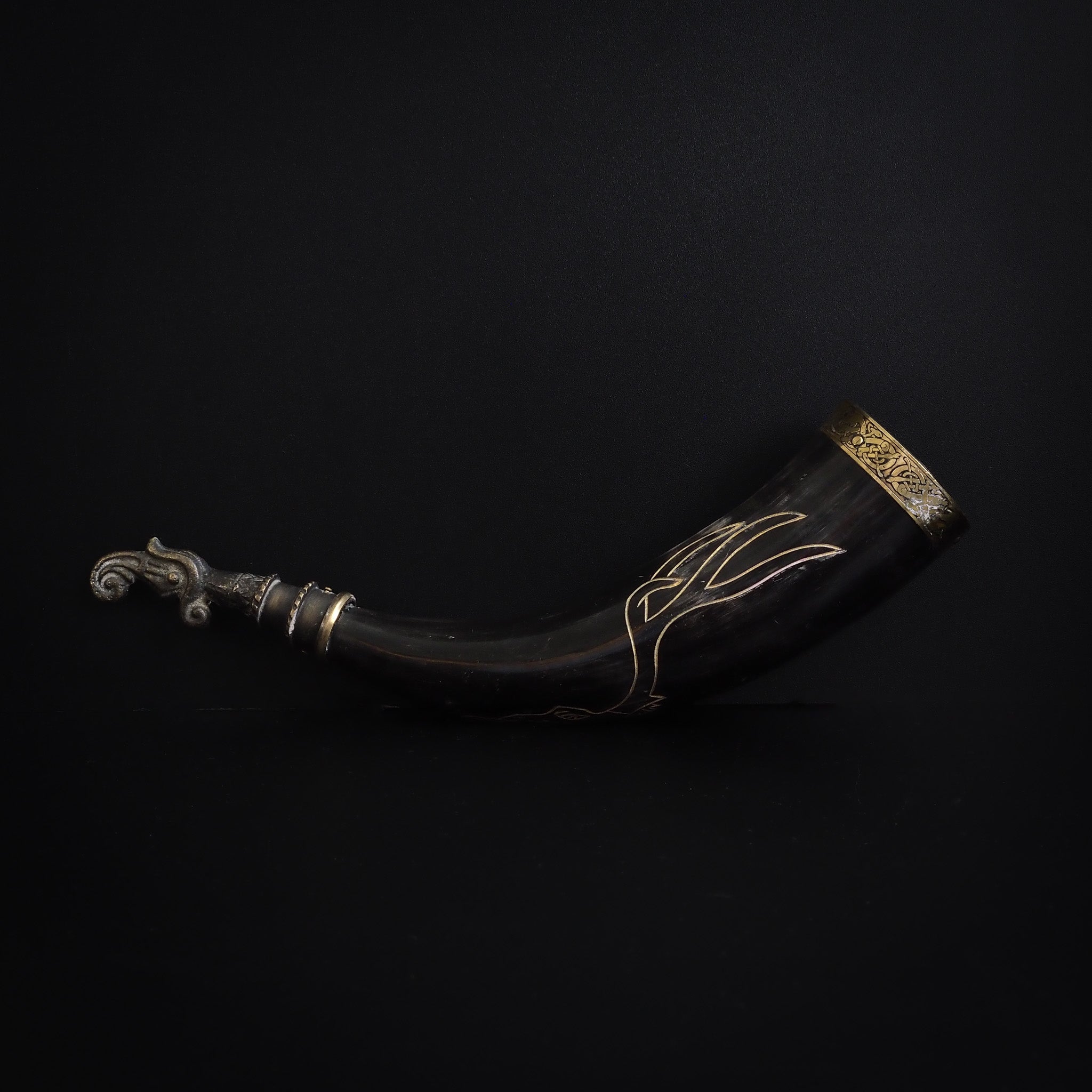 Drinking horn with raven and engraving approx. 250 ml