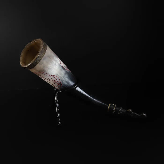 Drinking horn with raven and engraving. about 250 ml