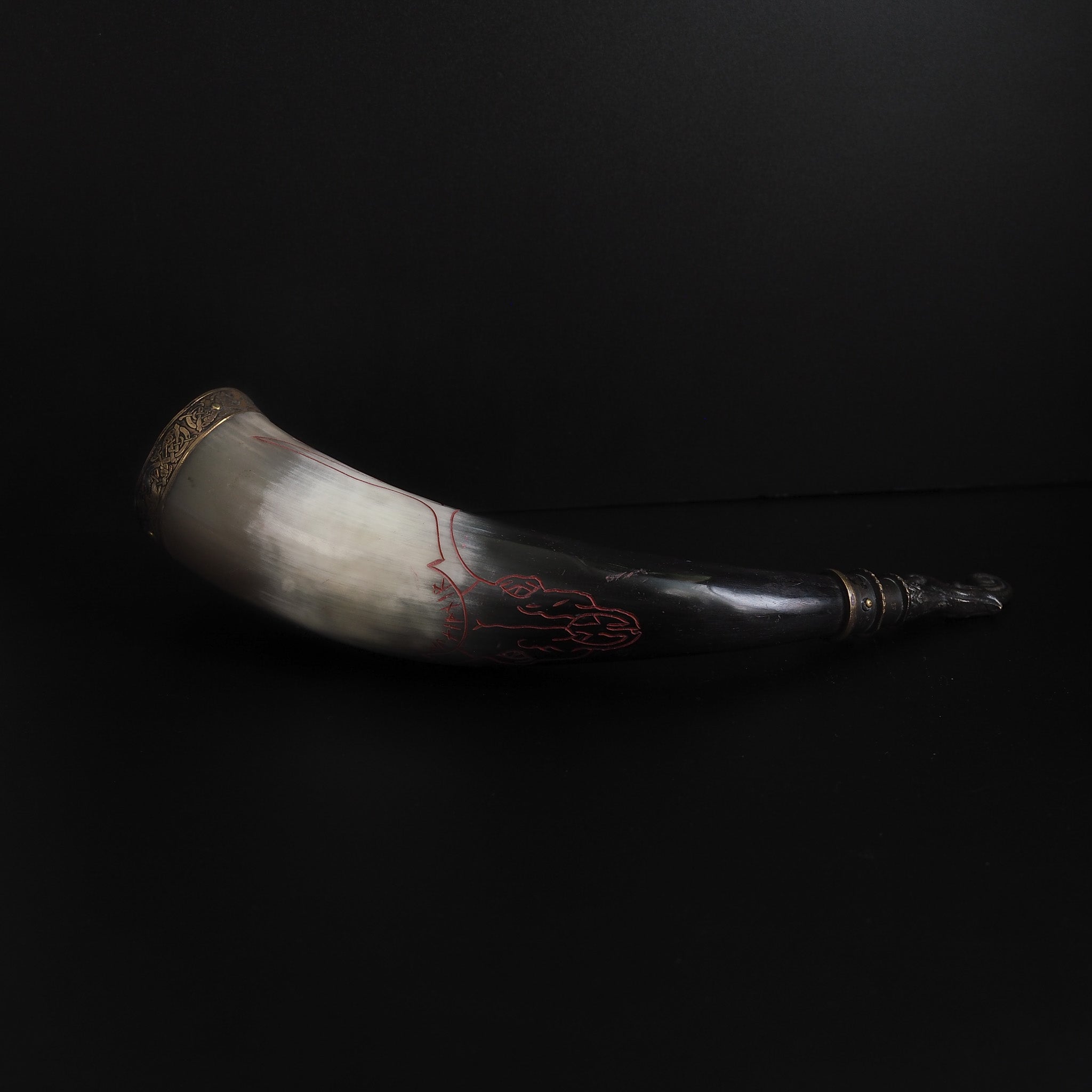 Drinking horn with raven and engraving approx. 250 ml