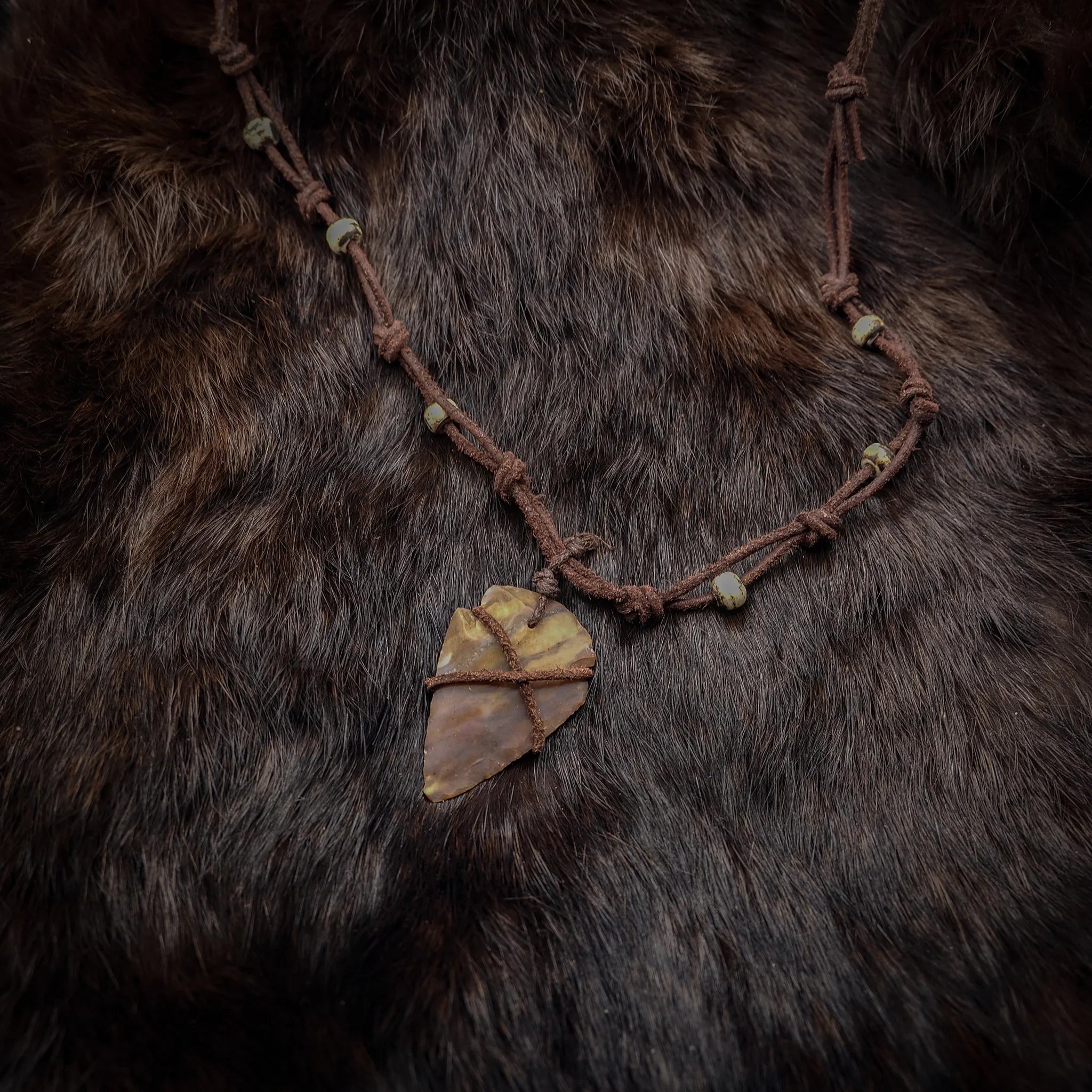 Collar arrowhead