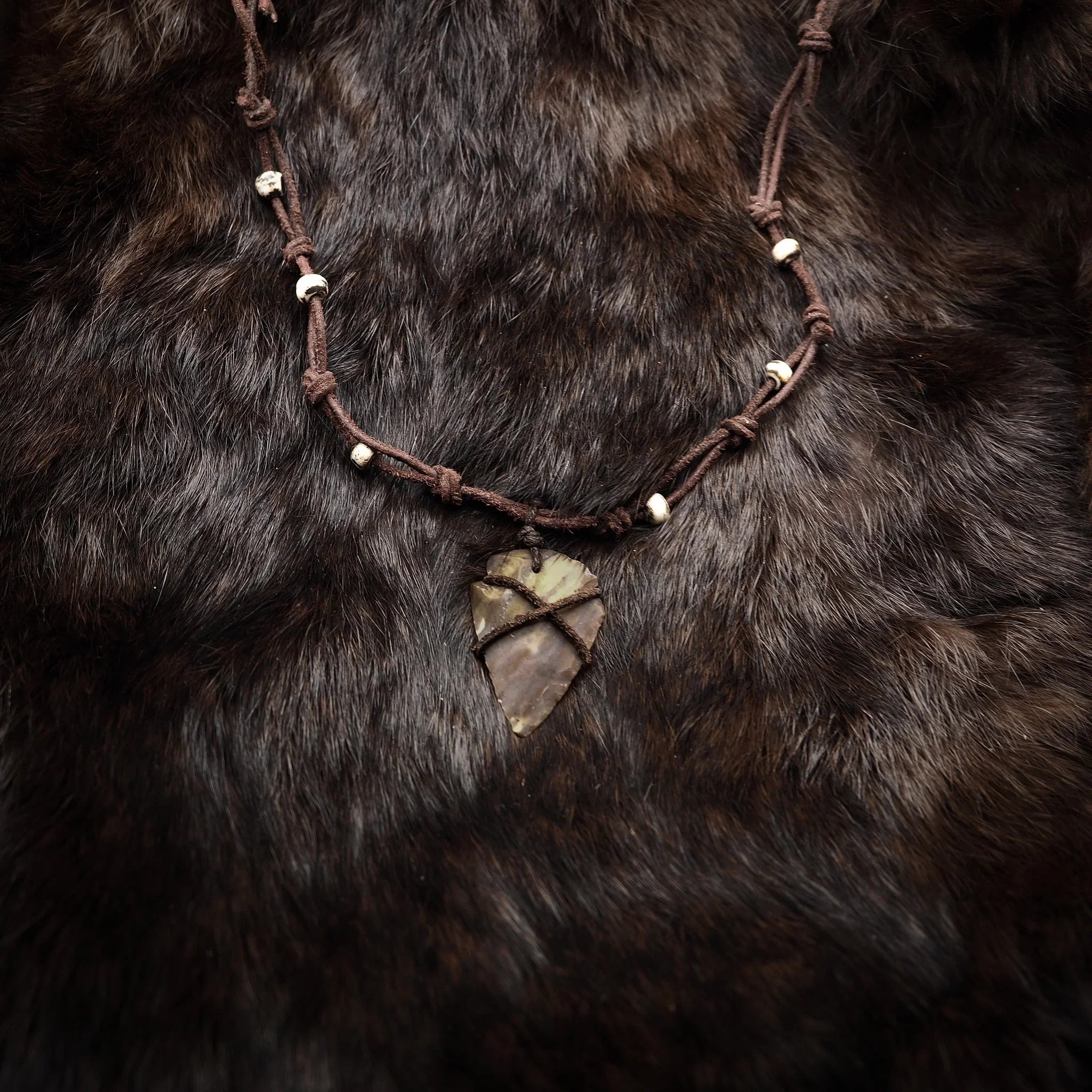 Collar arrowhead