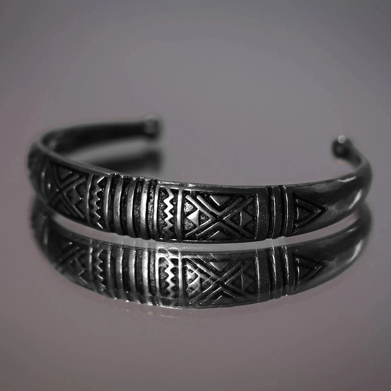 Solid bracelet in silver-plated brass