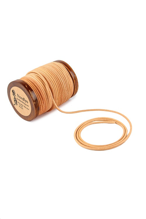 äkta Läderband 2 mm natur lädertråd lädersnöre  wooden spool lether string real