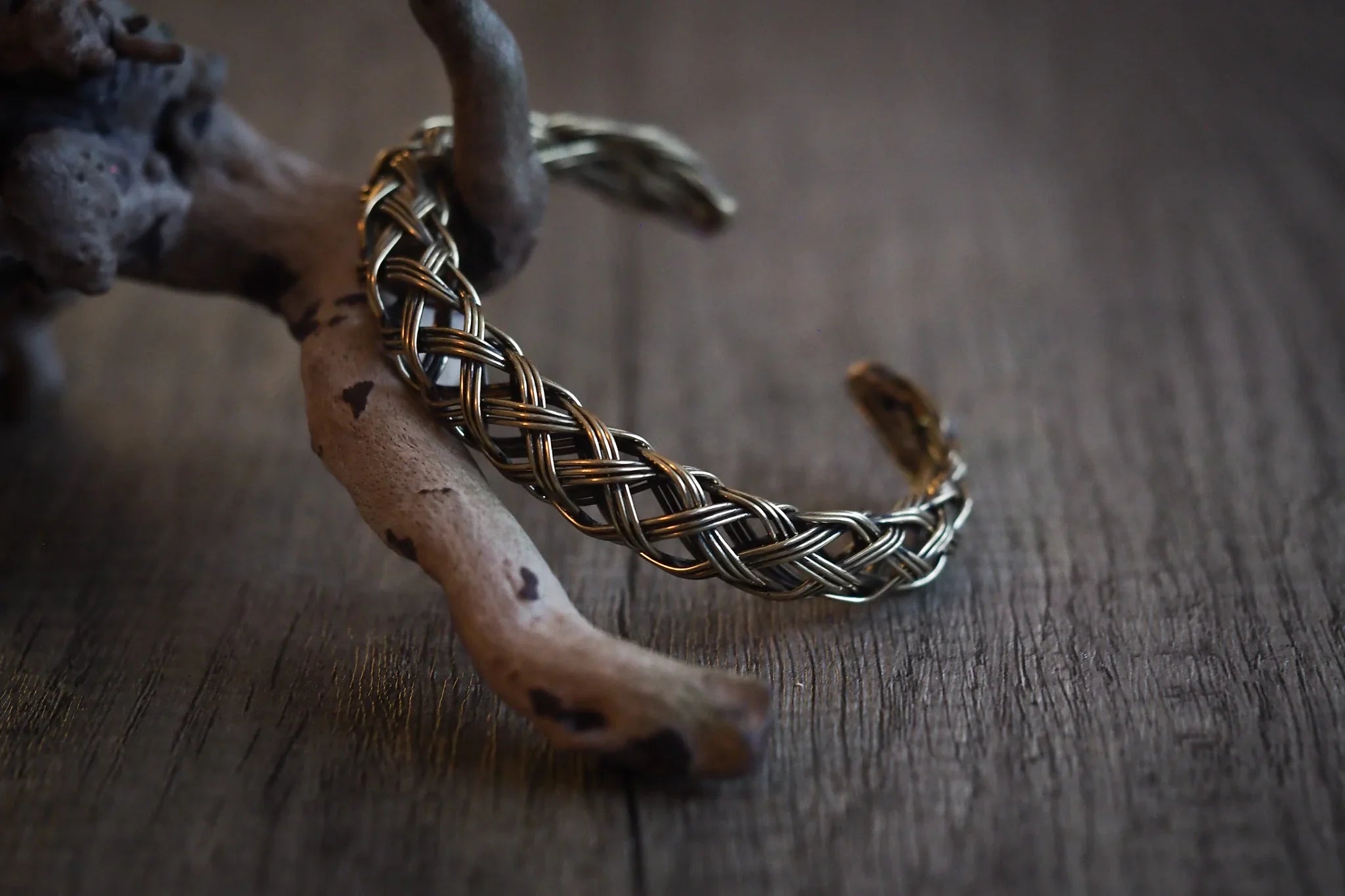 Braided bracelet in brass, tube