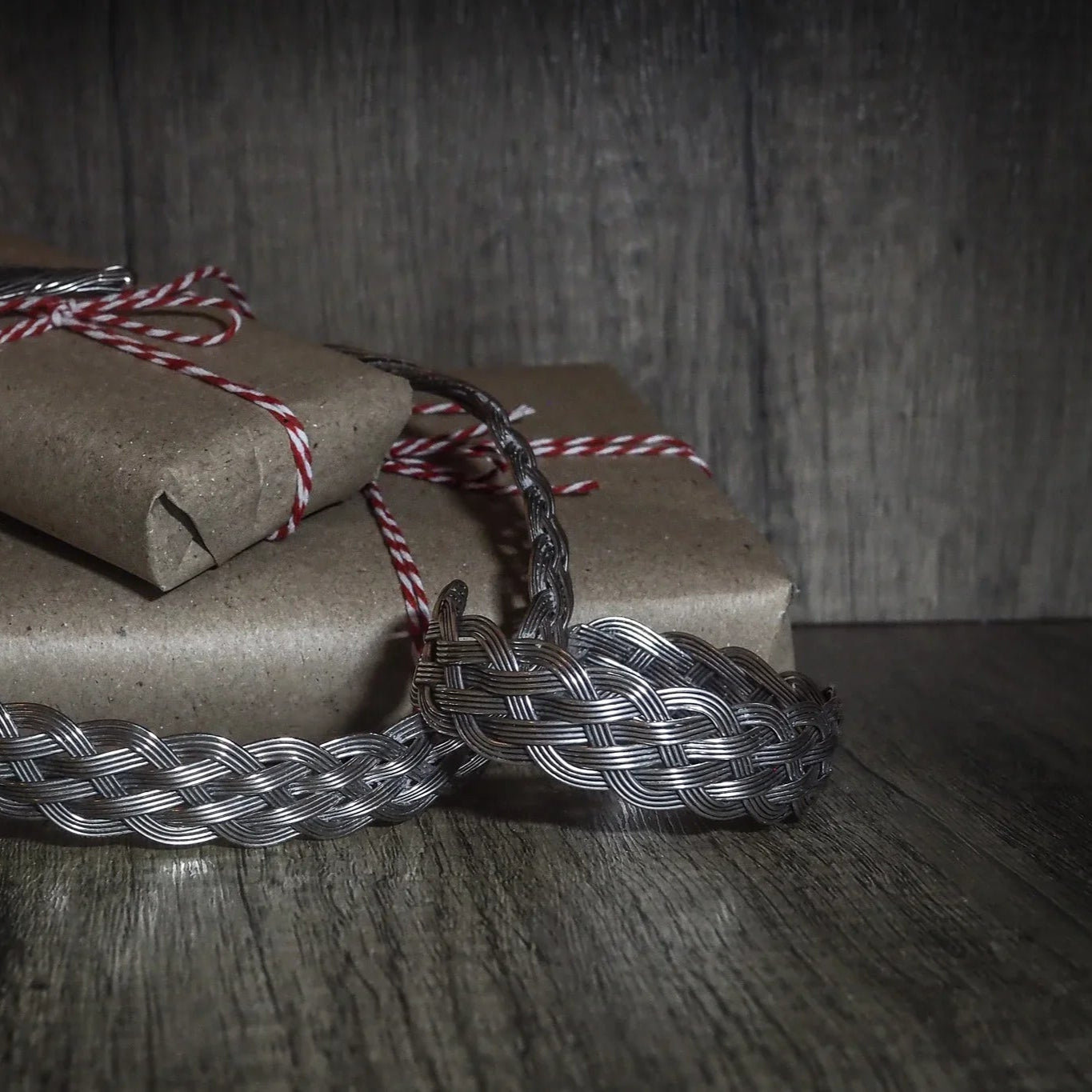 Flatat halsbannd och flatat armband  julstamning
