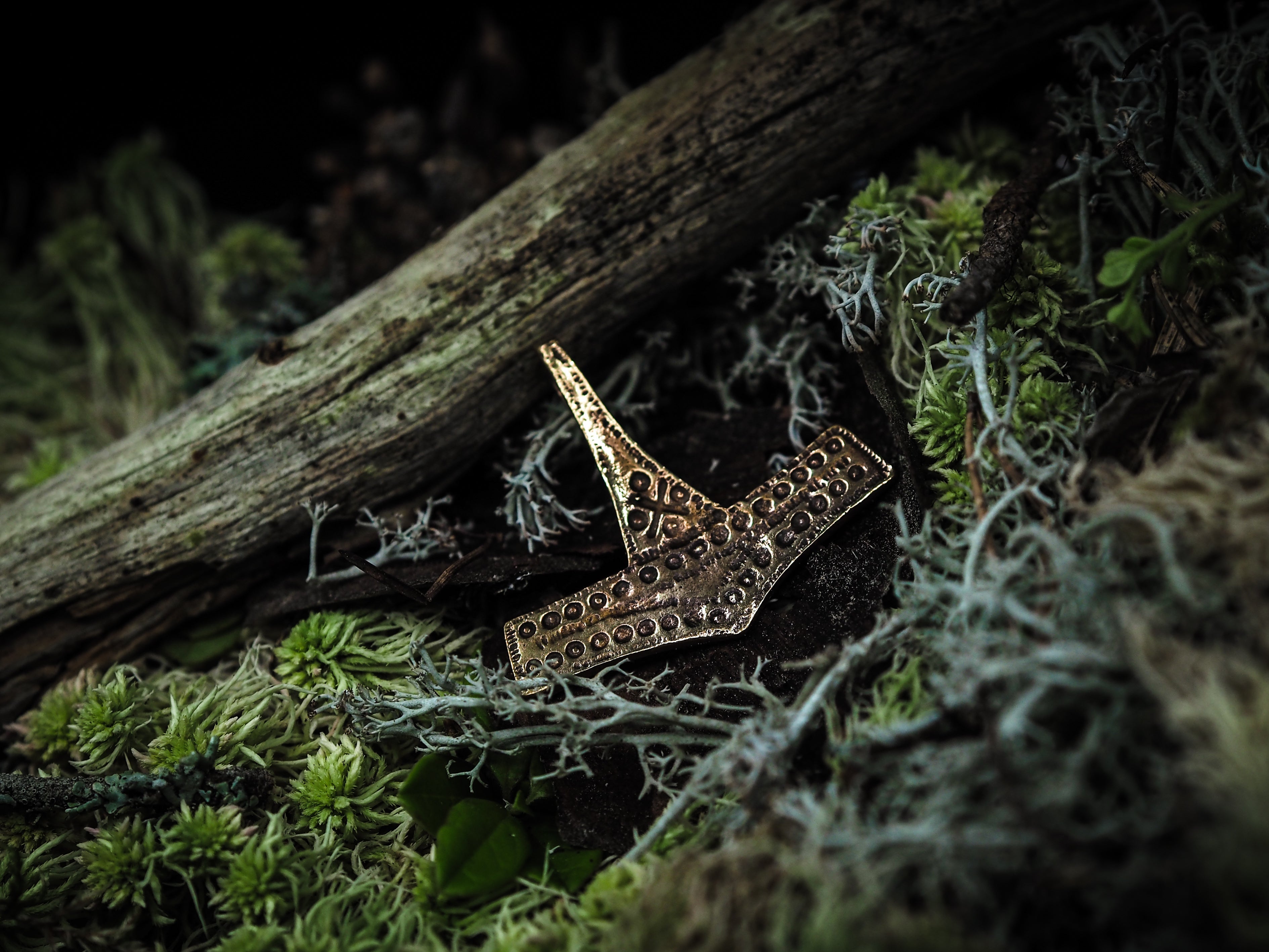 Torshammare från Bornholm, handgjord i brons – vikingatida stil