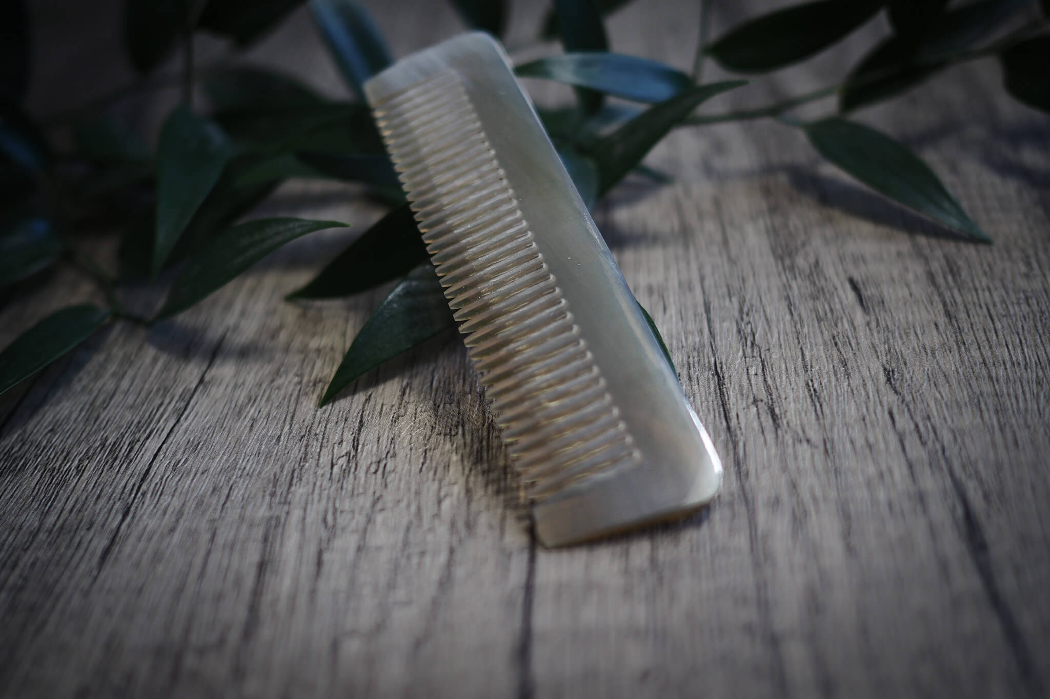 Beard comb in horn