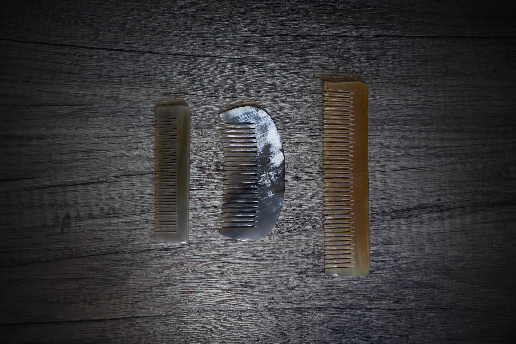 Beard comb in horn
