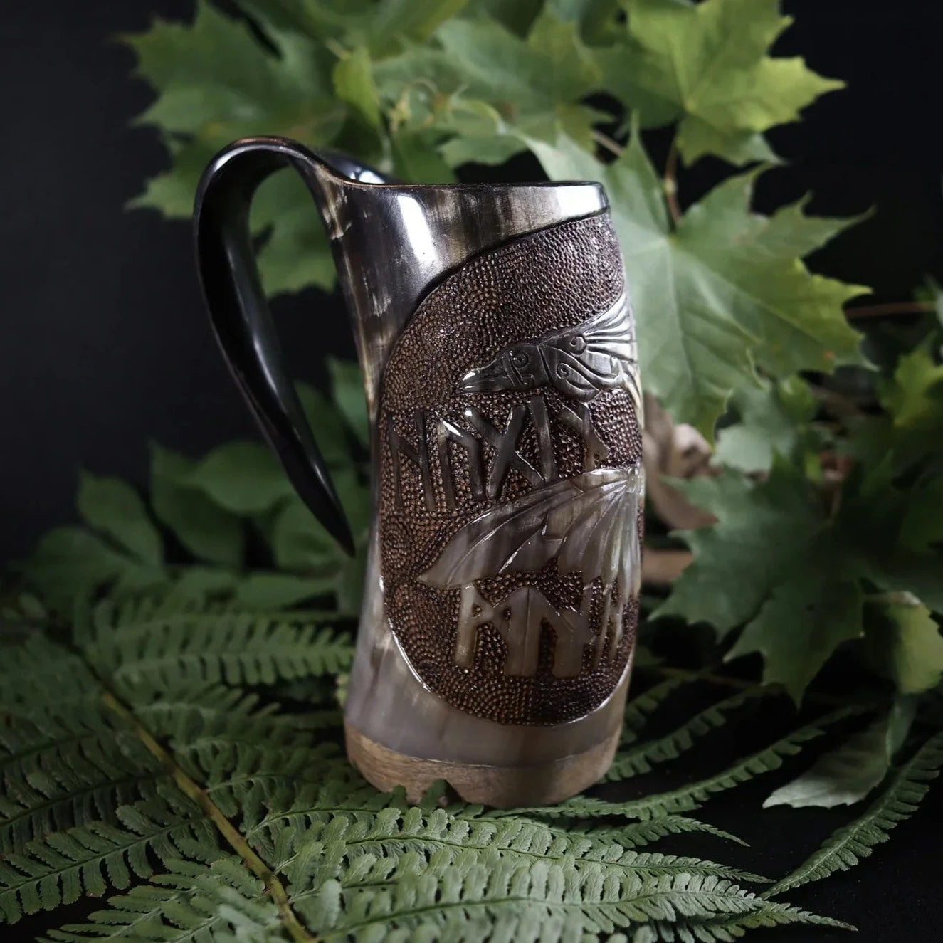 Hand-carved horn mug, Hugin and Munin 500-600 ml