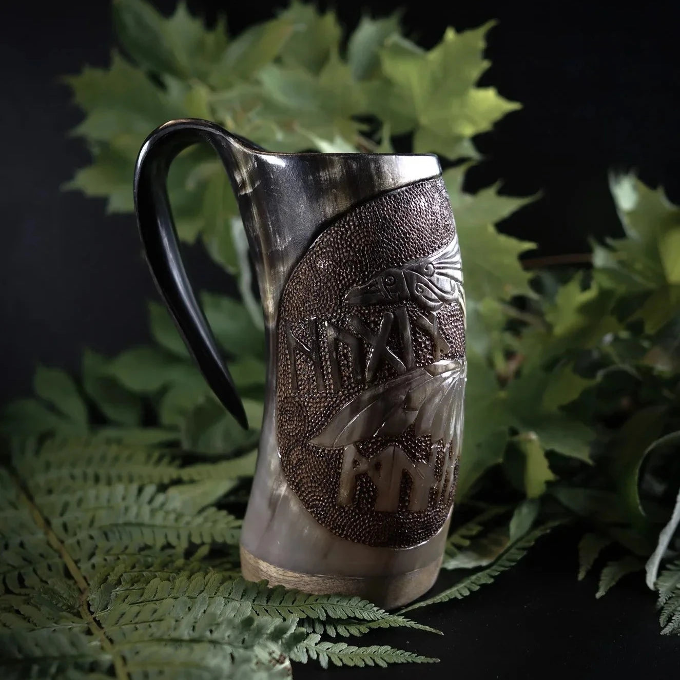 Hand-carved horn mug, Hugin and Munin 500-600 ml