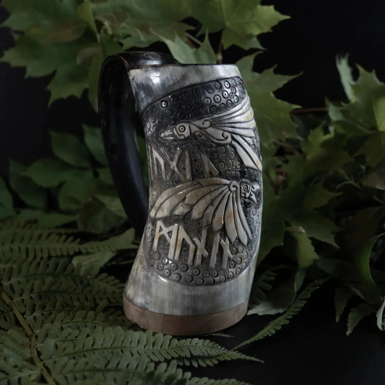 Hand-carved horn mug, Hugin and Munin 500-600 ml