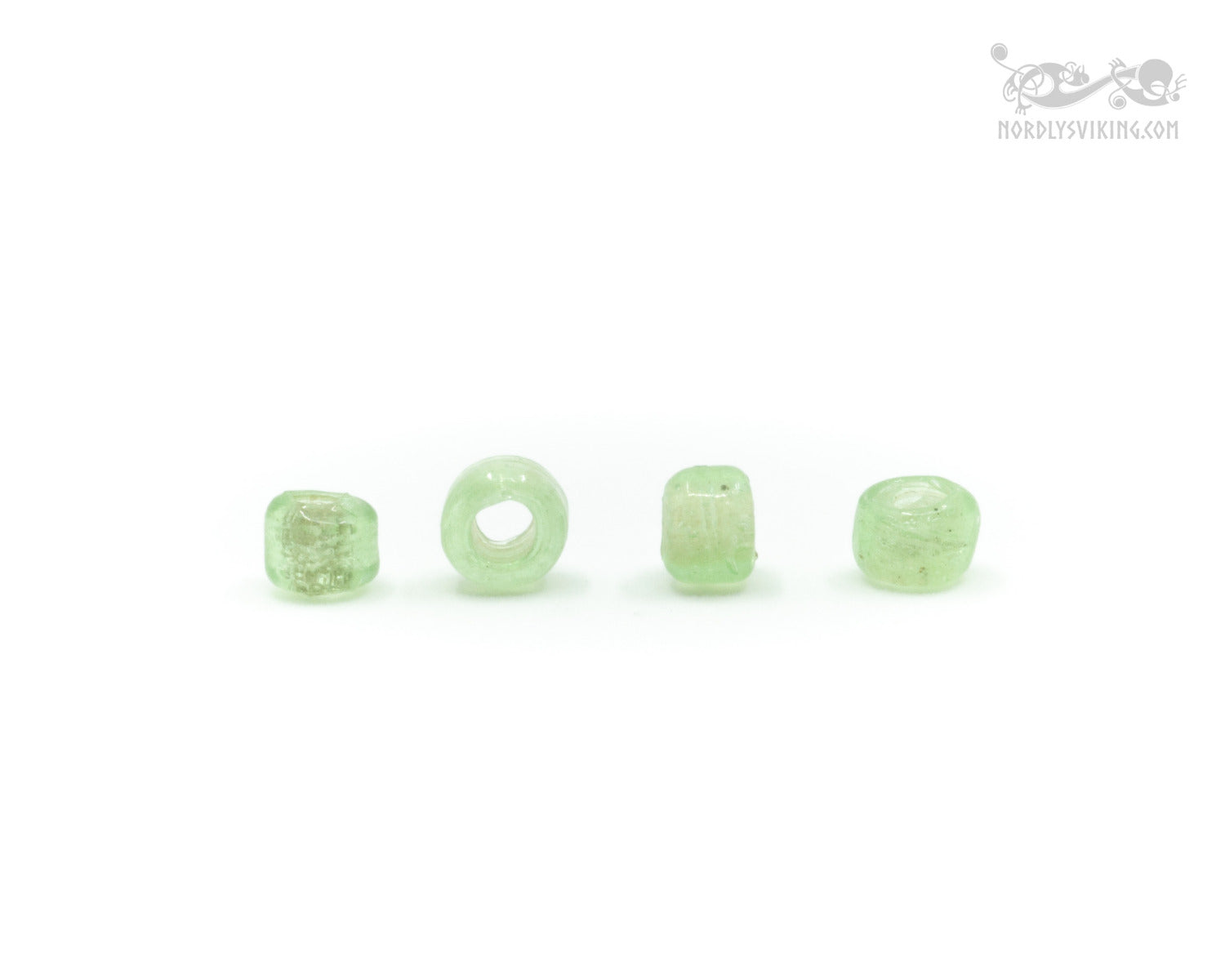 Light green glass bead